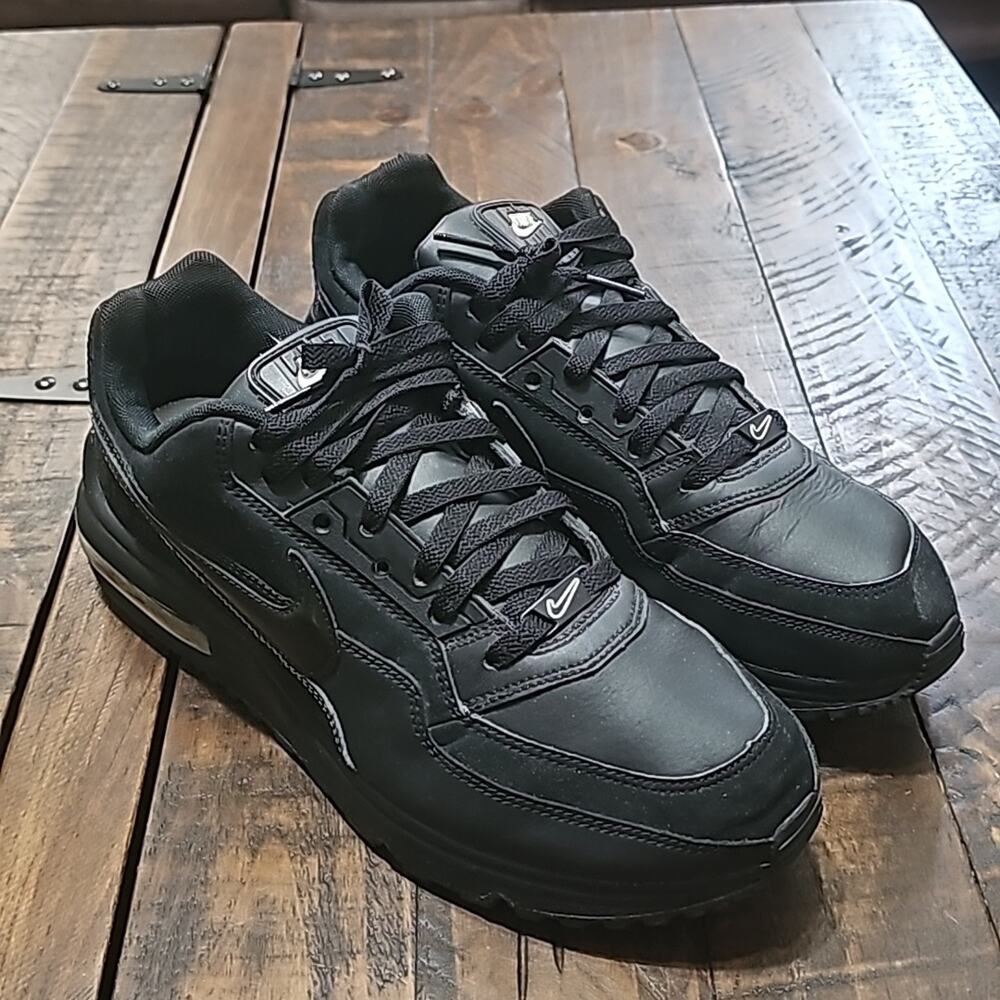 Men's Black Nike Airmax sz 11